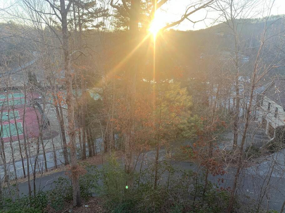 Lure Me Inn - Walk To All Resort Amenities Lake Lure Exterior photo